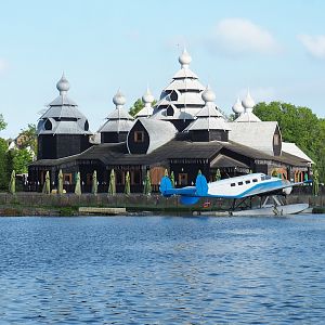 Russian restaurant Izba and Canadian Beechcraft Model 18 floatplane, 2023-05-16