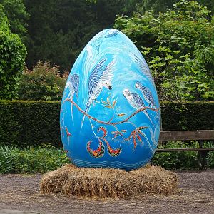 Giant easter egg with Spix's macaw paintings, 2023-05-15