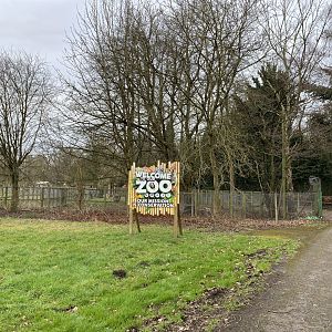Drayton Manor Theme Park zoo...entrance signage