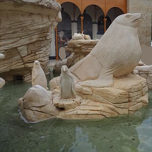 New entrance - Golden Clock Square fountain with animal statues, 2023-10-13