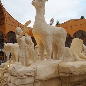 New entrance - Golden Clock Square fountain with animal statues, 2023-10-13