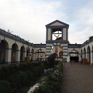 Entrance area - Section with nursery, wildlife care center and veterinary center viewing areas, 2023-10-13