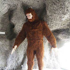 Halloween decorations - Bigfoot statue, 2023-10-13