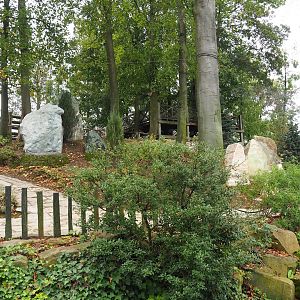 Rock garden and road to raccoon, skunk, wolf, bison and elephant viewing areas, 2023-10-13