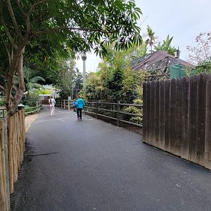 Santa Ana Zoo - Path down monkey row