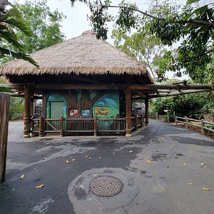 Santa Ana Zoo - Exhibit pavilion
