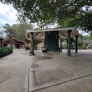 OC Zoo - Covered sitting area