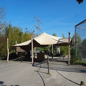 Ticket checkpoint, with macaw aviary to the side and meerkat exhibit behind it, 2023-04-30