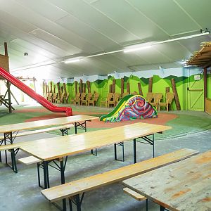 Indoor playground and seating area, 2023-04-30