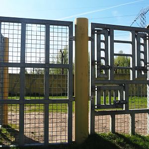 Asian elephant training and care wall, 2023-04-30