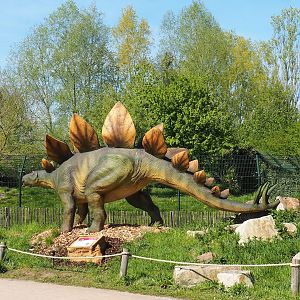 Dinosaur Weeks - Stegosaurus statue, 2023-04-30
