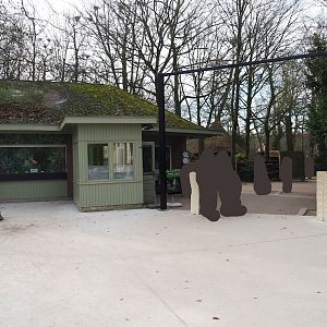 Old entrance temporarily in use again because of construction, 2024-03-04