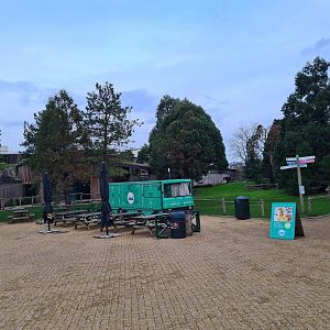 Food truck near Oceanium
