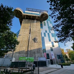 Outside View with the additional space on the cityside