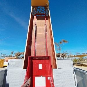 Midbarium - Giraffe Elevator