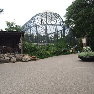 Presentation stage, Urucu aviary and old entrance gate, 2023-08-17