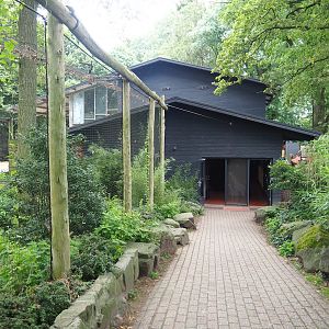 Crowned crane aviary and walkway to Addax and giraffe building, 2023-08-17