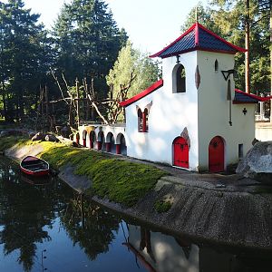 Red-ruffed lemur island, 2023-09-24