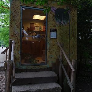 House mouse enclosure