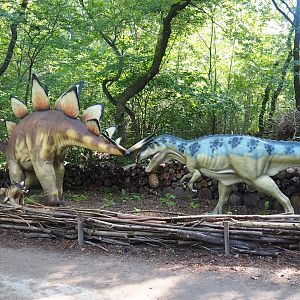 Dino Forest - Stegosaurus and Allosaurus models, 2023-09-24