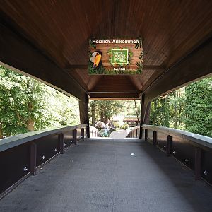 Bridge from parking lot to Weltvogelpark Walsrode, 2024-05-21