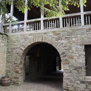 Uhu-Burg - Entrance walkway with sitting area above it, 2024-05-21