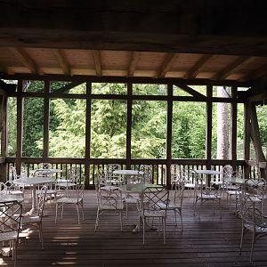 Uhu-Burg - Sitting area with views into aviaries on the upper level, 2024-05-21