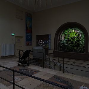 Venomous snake hall (aquarium building)