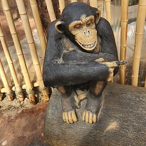 Tennessee Safari Park - Chimp statue