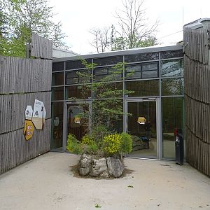 Giraffe house entrance