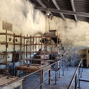 Blacksmith's workshop and old truck station -Sendaviva (2024)