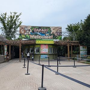 Safari Niagara Main Building - Entrance