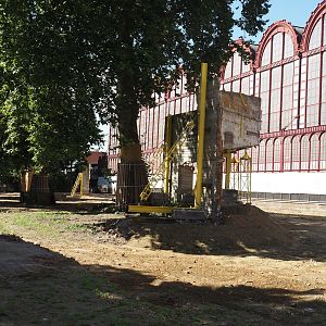 Demolition of the jubilee complex now finished, with preserved trees and parts of facade,  2024-07-28