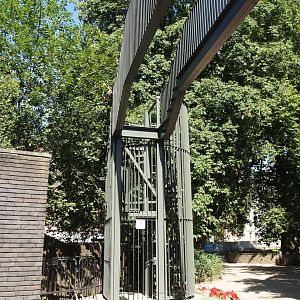Construction of new stairs and walking bridge to hippo and hippo house aviary upper viewing area, 2024-07-28