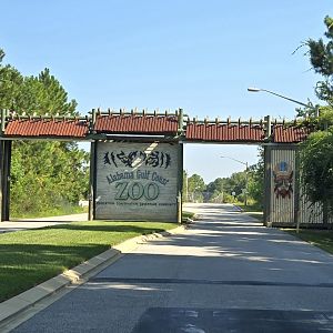 Entrance to zoo from street