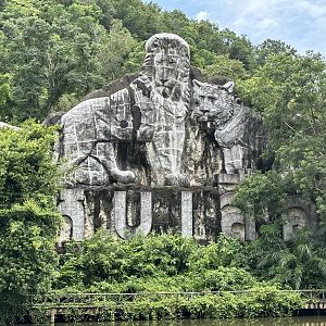 Big Cat Statue - in jungle!