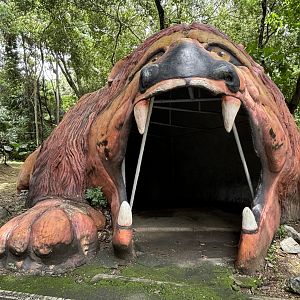 Giant Lion Tunnel