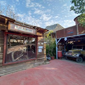 Australian gas station - Buin zoo