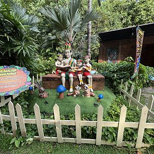 Malayana Family - Lost World of Tambun