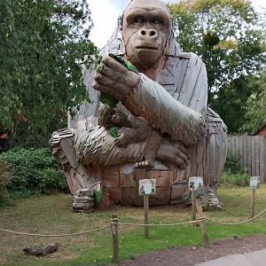 "Wilder & Monty" Statue