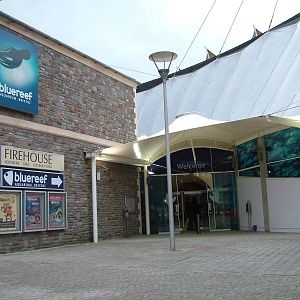 Main entrance at Blue Reef Bristol 19/12/09