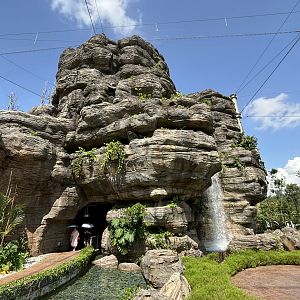 3-Acre Crimson Wetlands Aviary