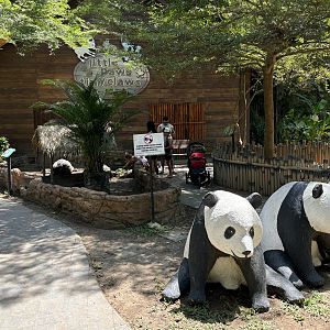 Children’s Zoo Entrance Area