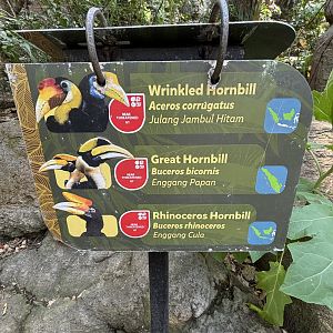 Walk-through Hornbill Aviary - signs