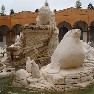 Golden Clock Square entrance area fountain with animal statues, 2024-09-17