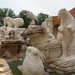 Golden Clock Square entrance area fountain with animal statues, 2024-09-17