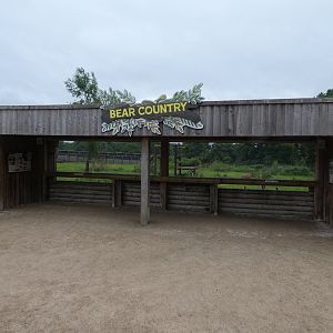 Spectacled bear viewing area