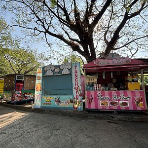 Tons of little shops at this zoo