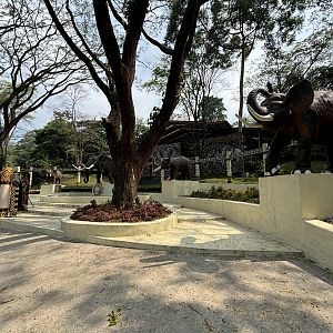 4 Elephant Statues