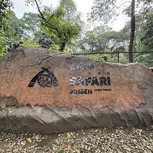 Zoo Sign - on a rock